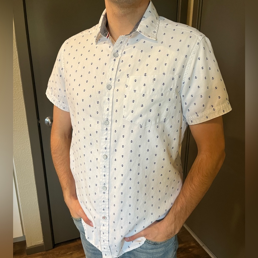 Men’s shirt small size short sleeves